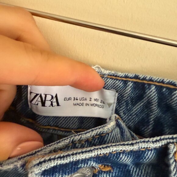 Zara High-Waisted Mom Denim Shorts - Picture 3 of 4